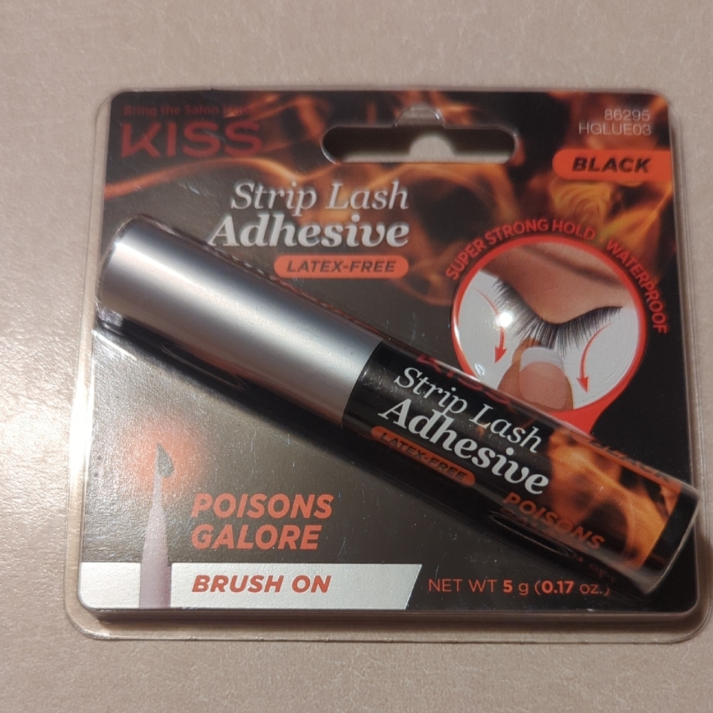 KISS Strip Lash Adhesive Black For  Those Glamoro Looks That Everyone Wants